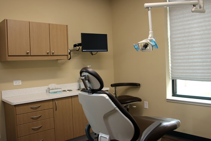 Alsip Dental Associates provides family dentistry from a state-of-the-art clinic
